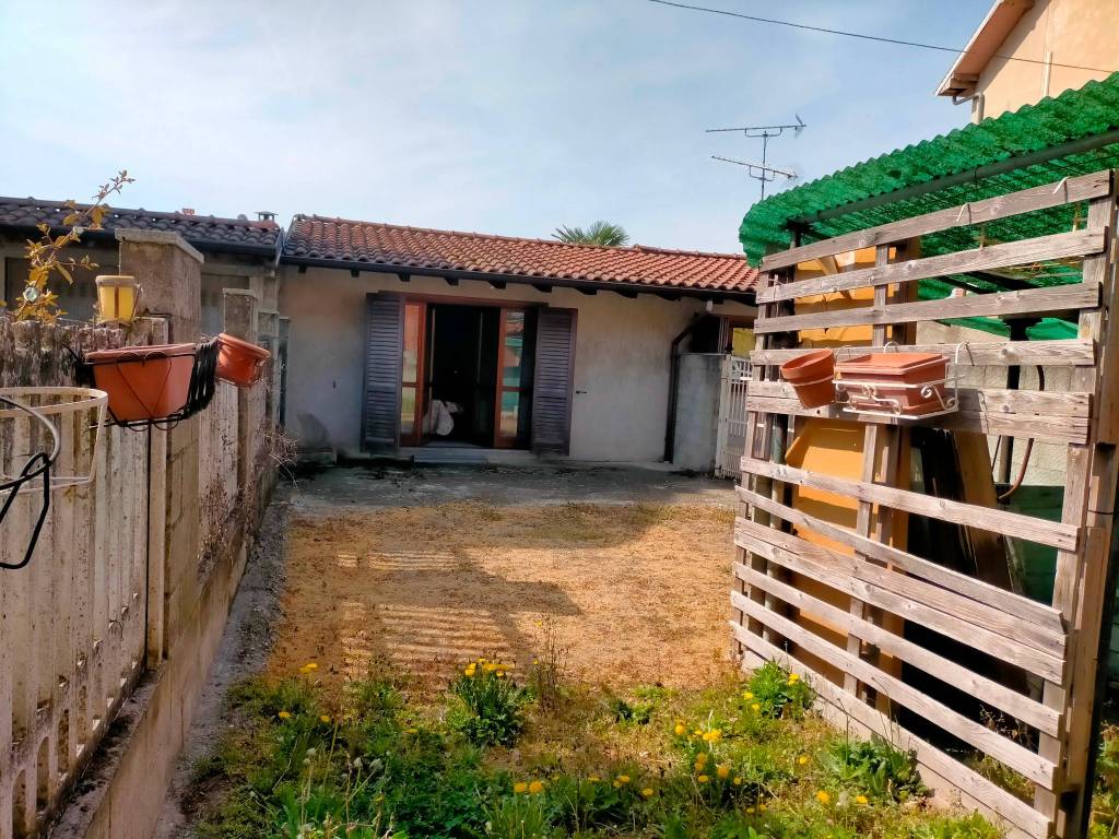 Casa indipendente a Divignano in Via Sempione - Foto 2