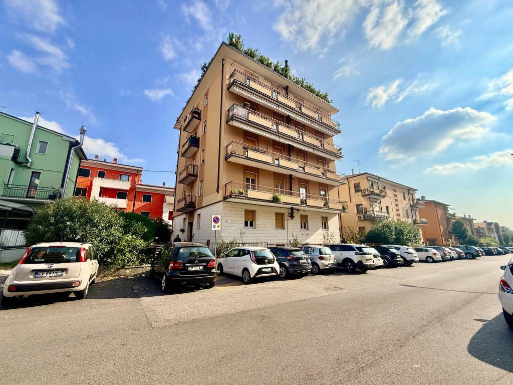 Appartamento a Verona in Via Giuseppe Adami, 5 - Foto 2