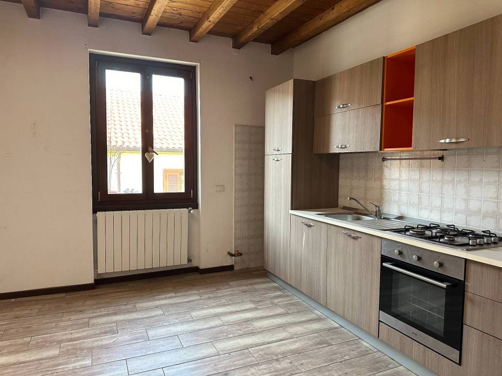 Appartamento a Tradate in via alessandro manzoni, 17 - Foto 2