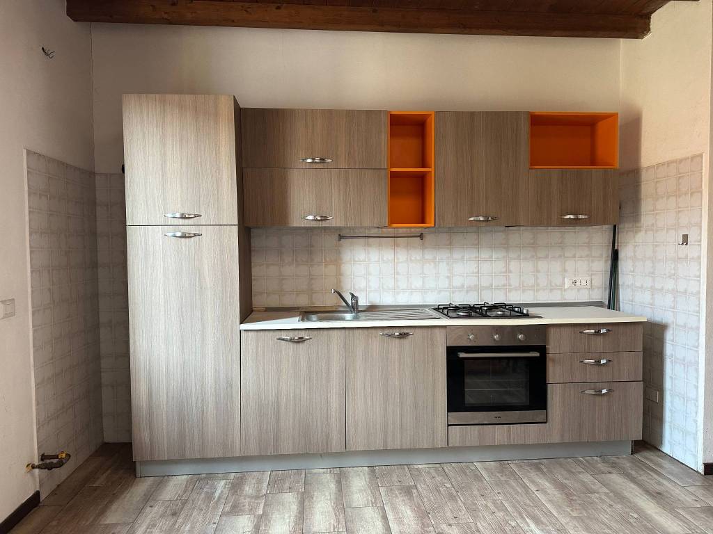 Appartamento a Tradate in via alessandro manzoni, 17 - Foto 4