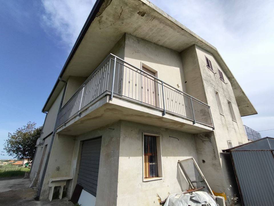 Rustico / casale a Giuliano teatino in via tratturo 61 - Foto 5