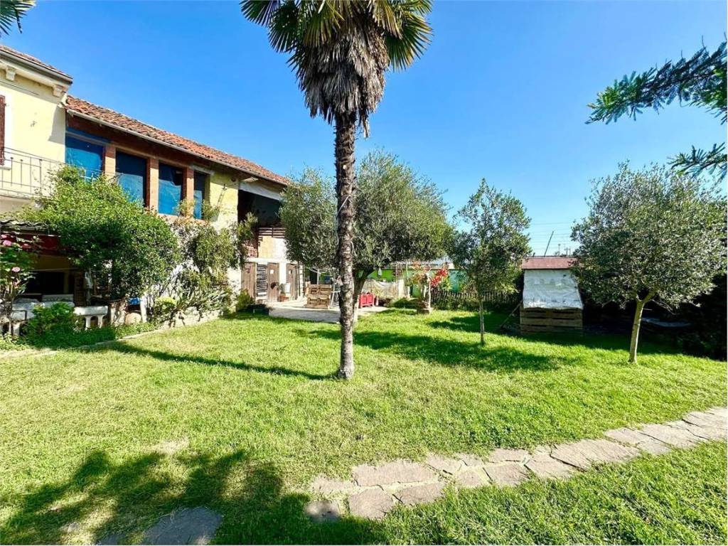 Casa indipendente a Borgolavezzaro in Via Garibaldi - Foto 3