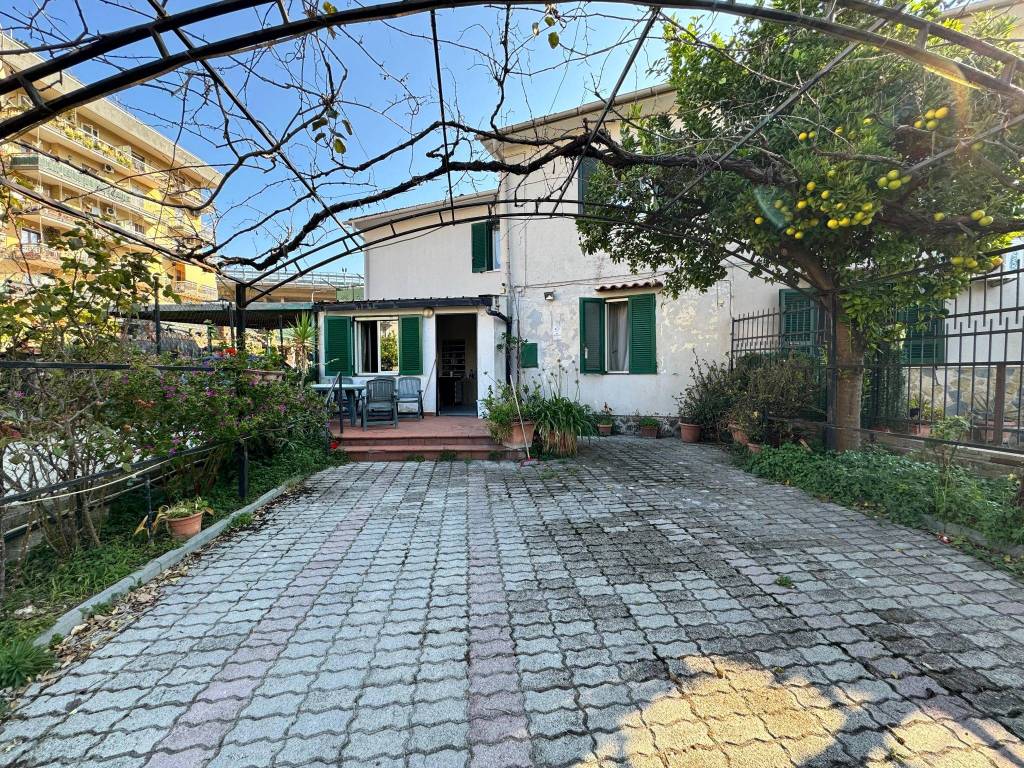 Villa a Castellammare di stabia in via cosenza, 272 - Foto 2