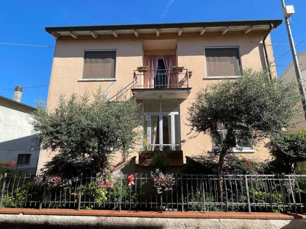 Casa indipendente a Rivarolo del re ed uniti in via De Gasperi - Foto 2