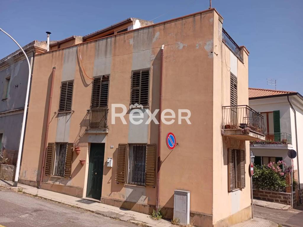 Casa indipendente a Macomer in Via Beniamino Piercy - Foto 2