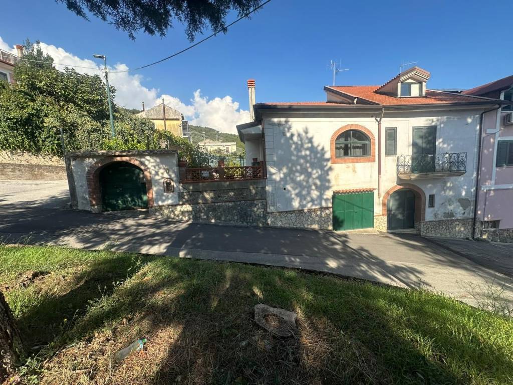 Villa a San cipriano picentino in Via Don Zeno, 6 - Foto 3