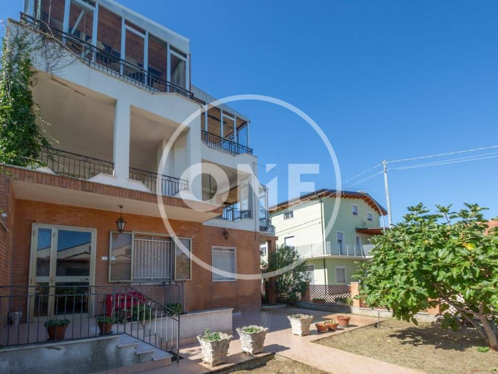 Villa a Ari in via s. Antonio, 1 - Foto 2