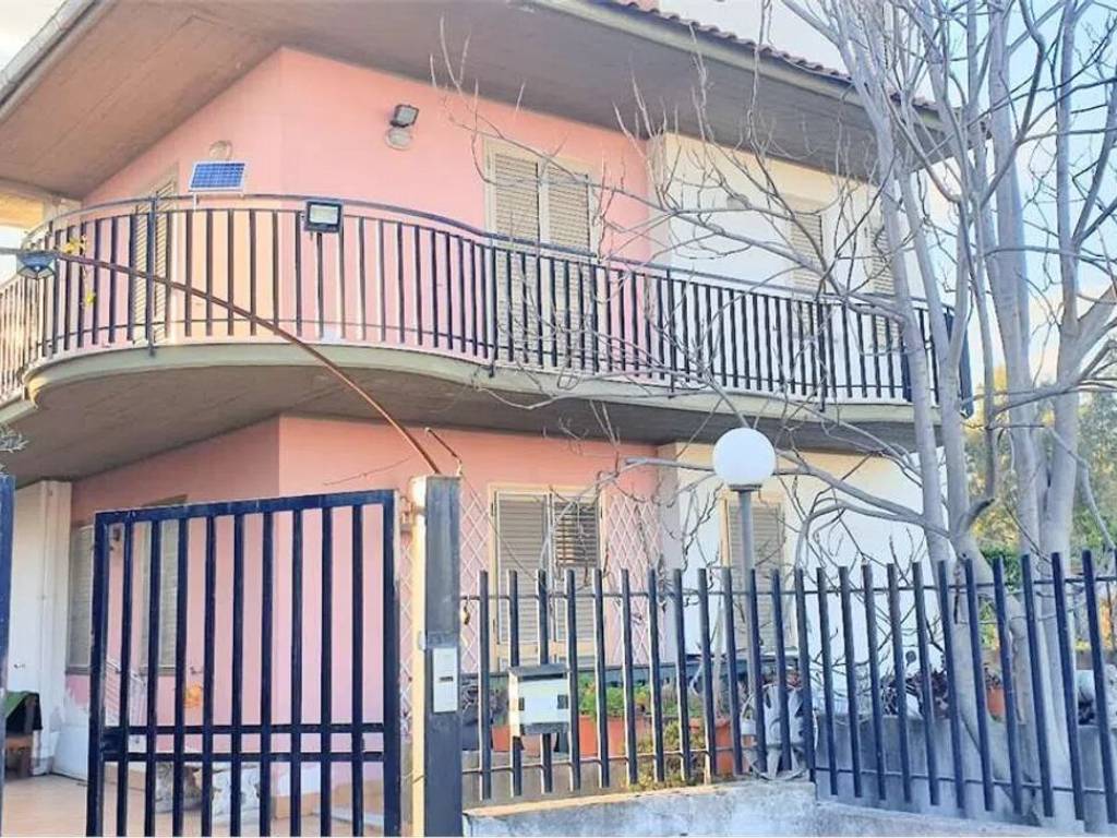 Villa a Giarre in Via Silvio Pellico No Number - Foto 2