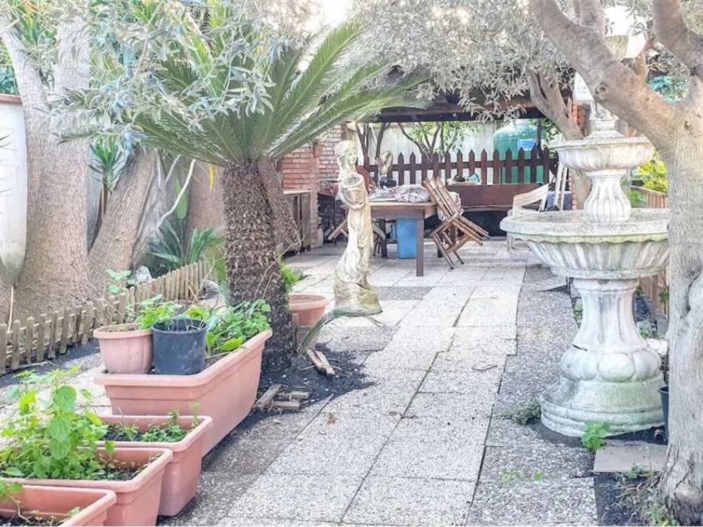 Villa a Giarre in Via Silvio Pellico No Number - Foto 5