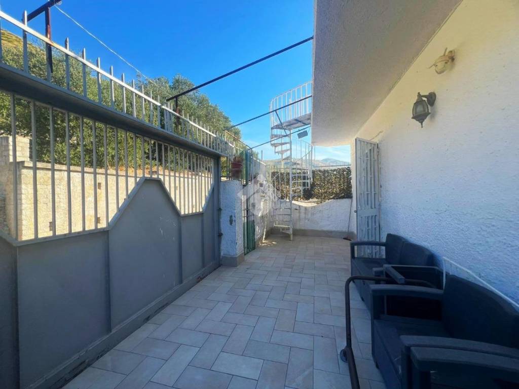 Appartamento a Mondragone in Via degli uliveti - Foto 4