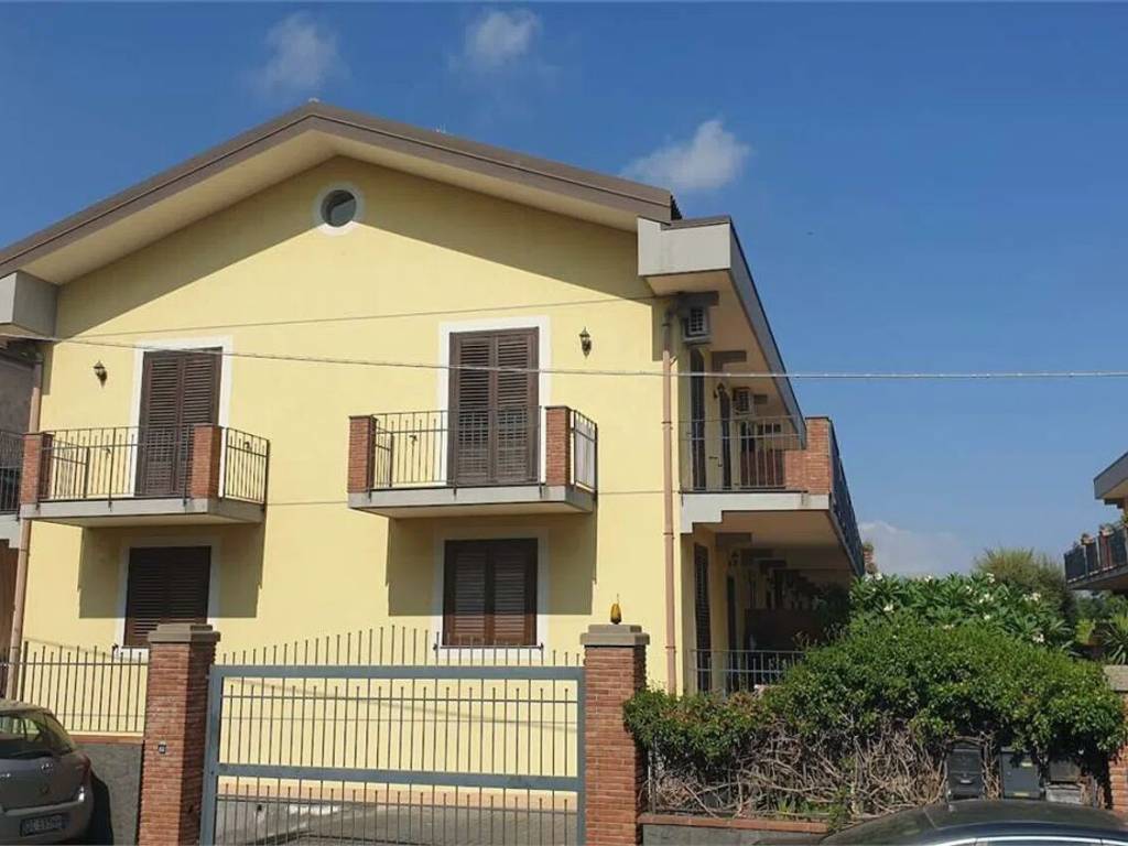 Villa a Giarre in Via Mongibello, 9 - Foto 2