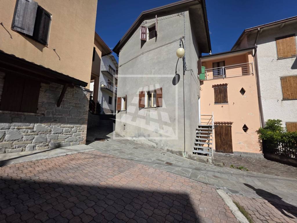Appartamento a Ventasso in via Tognone, 15 - Foto 2