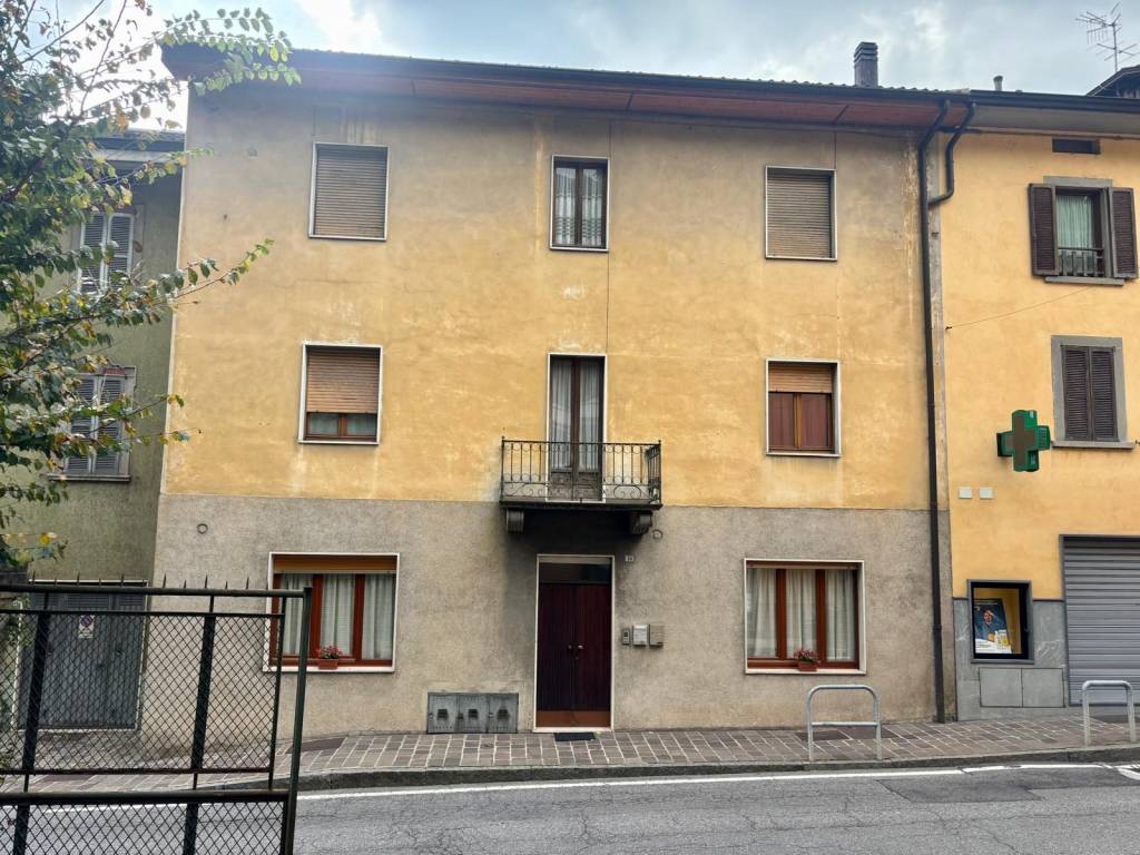 Appartamento a Val brembilla in Via Roma, 52 - Foto 2