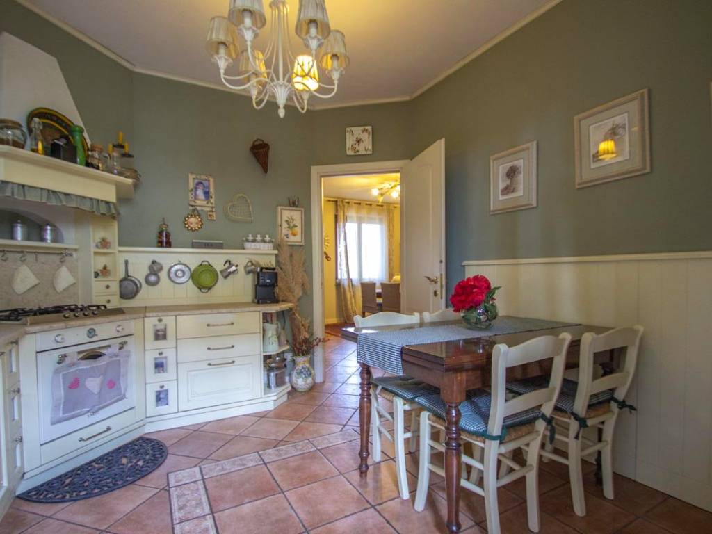 Villa a Zelo buon persico in Via Camillo Benso di Cavour, 5 - Foto 2