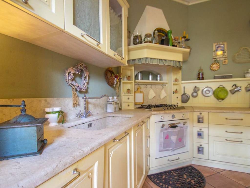 Villa a Zelo buon persico in Via Camillo Benso di Cavour, 5 - Foto 4