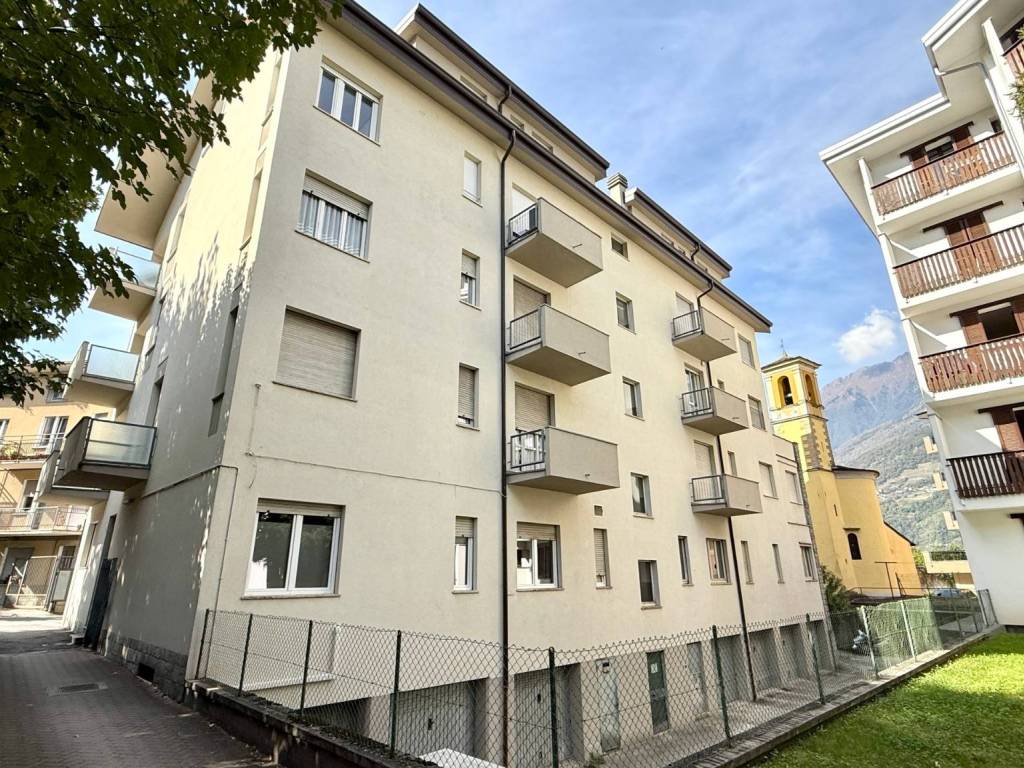 Appartamento a Morbegno in Via Pietro Paolo Parravicini, 26 - Foto 2