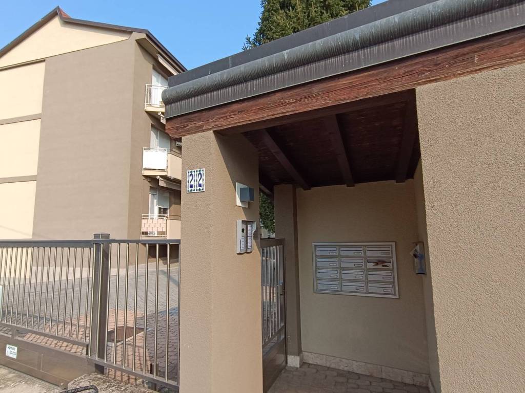 Appartamento a Samarate in Via Achille Grandi, 22 - Foto 2