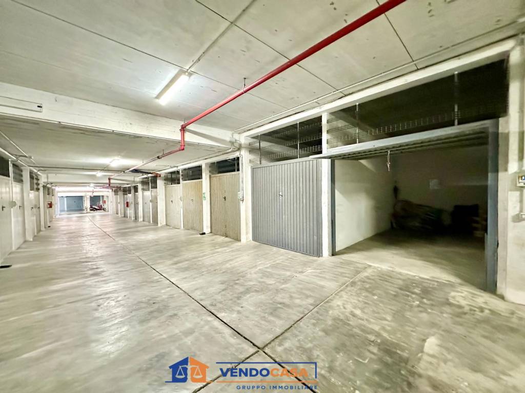 Box / garage a Loano in Viale Enrico Toti, 69 - Foto 2
