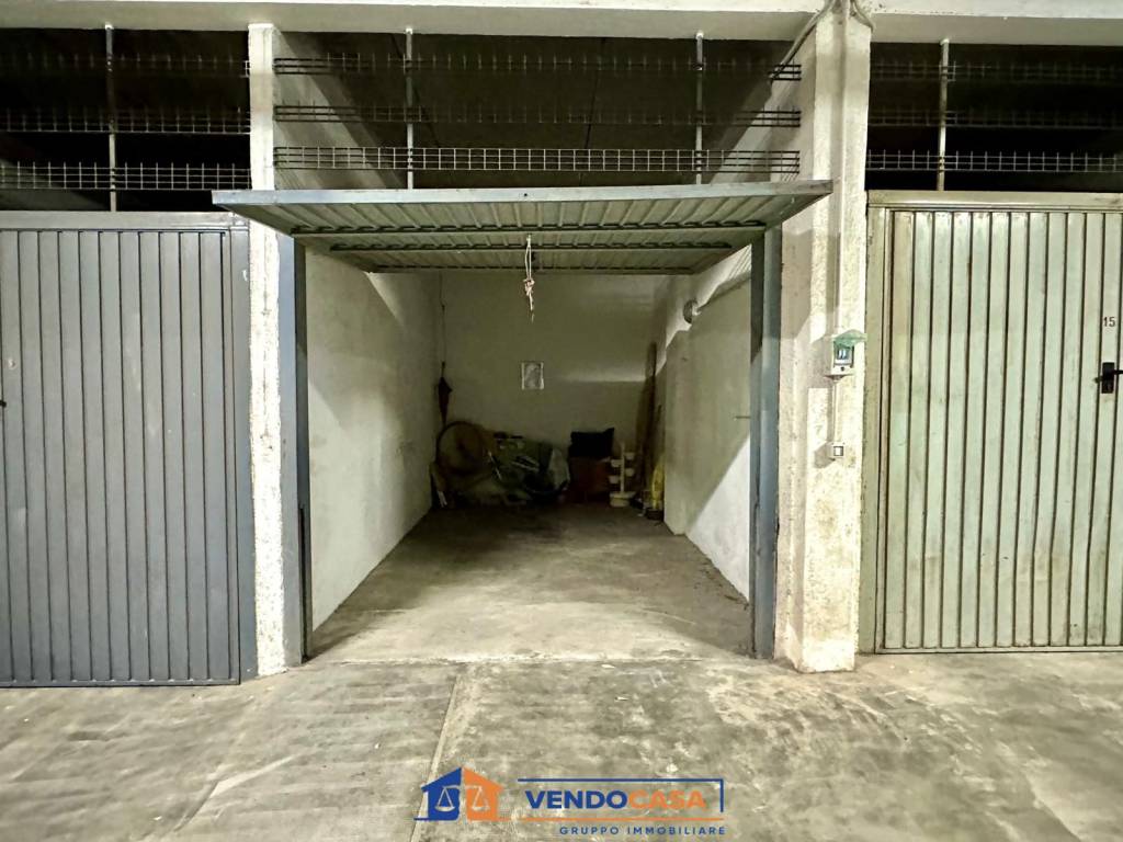 Box / garage a Loano in Viale Enrico Toti, 69 - Foto 3