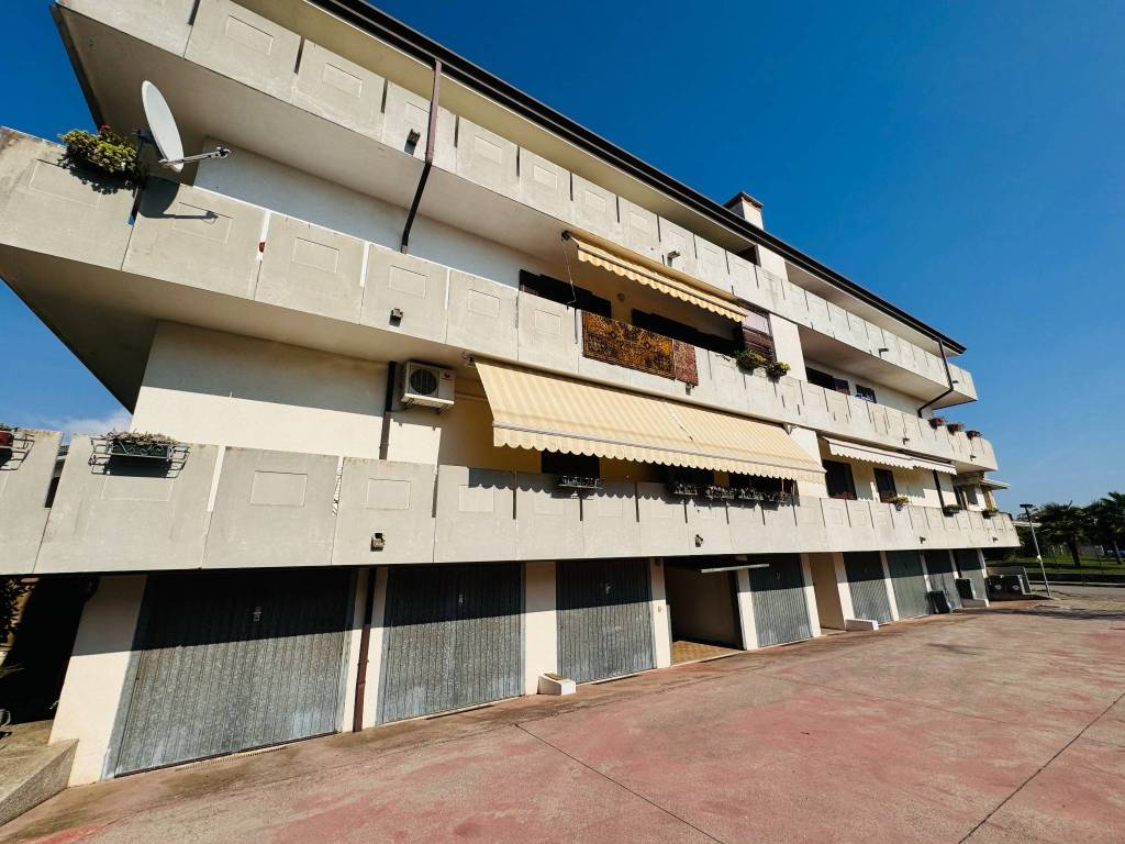 Box / garage a Latisana in Via Guglielmo Perosa - Foto 2