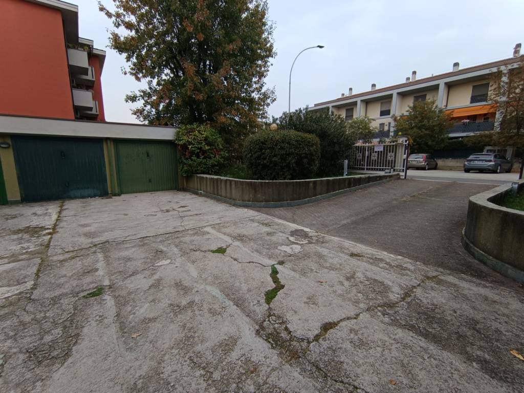 Box / garage a Bareggio in Via Piave, 118 - Foto 2
