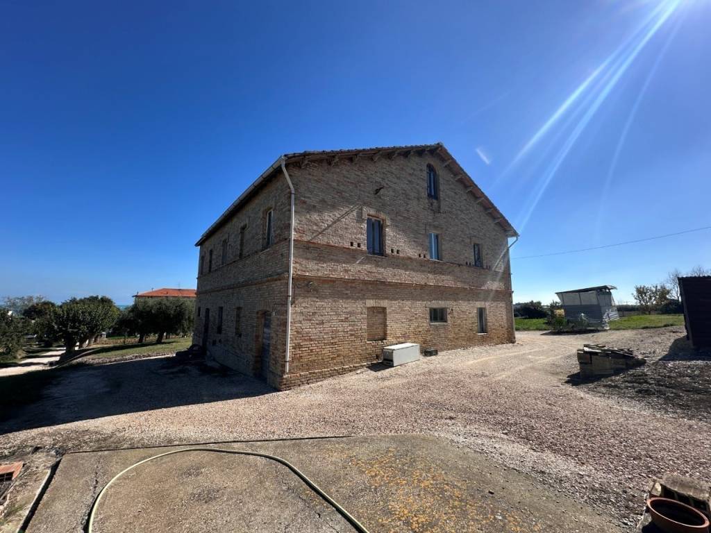 Rustico / casale a Civitanova marche in Contrada Foce Asola, 16 - Foto 2