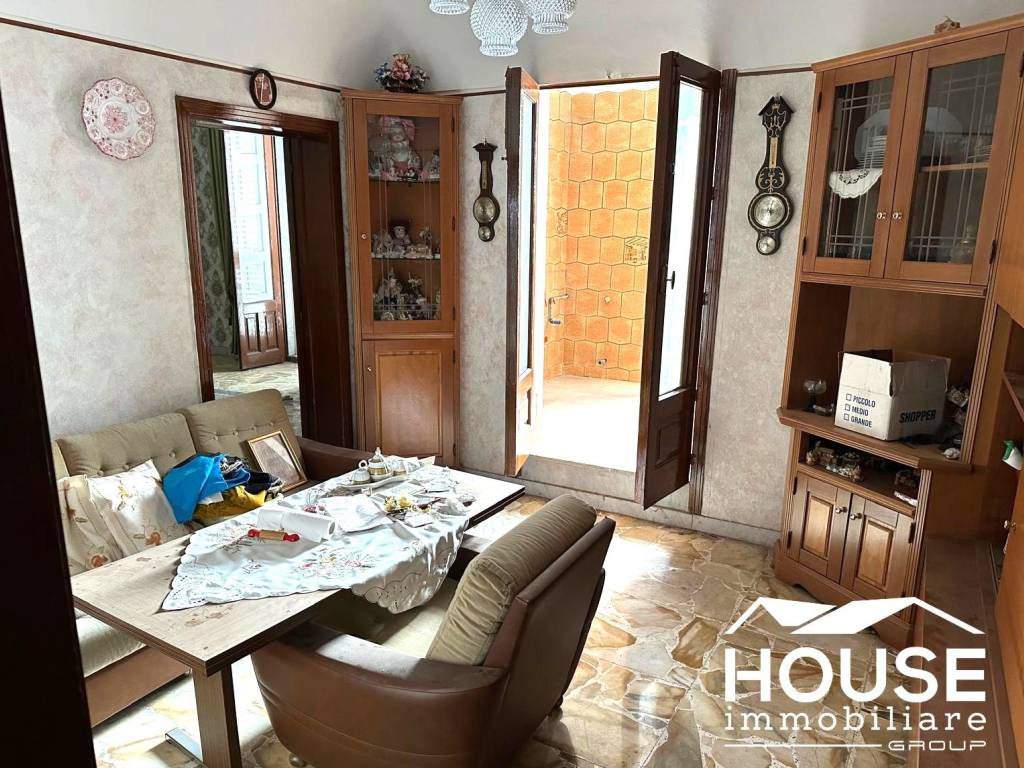 Casa indipendente a Regalbuto in Via Roma - Foto 2