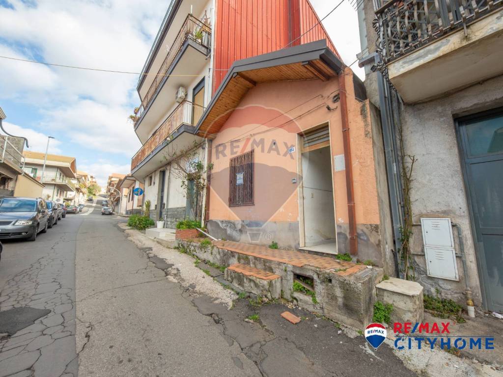 Casa indipendente a Belpasso in Via IV Retta levante ang via Giardino del Signore, 154 - Foto 2