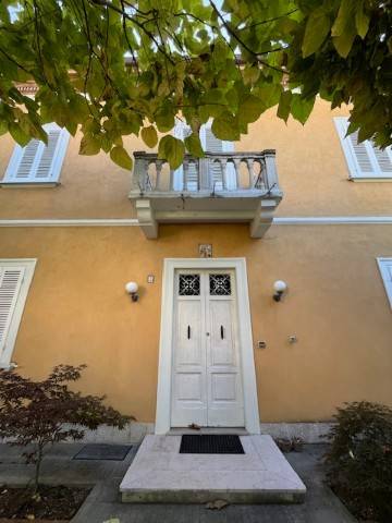 Villa a Riccione in Viale Damiano Chiesa - Foto 2