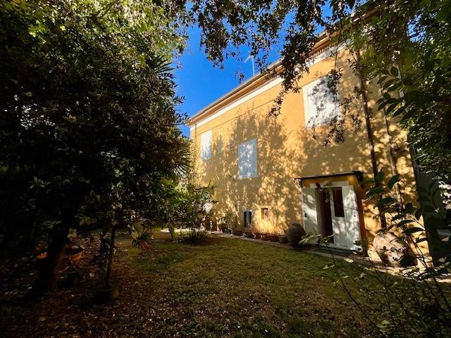 Villa a Riccione in Viale Damiano Chiesa - Foto 4