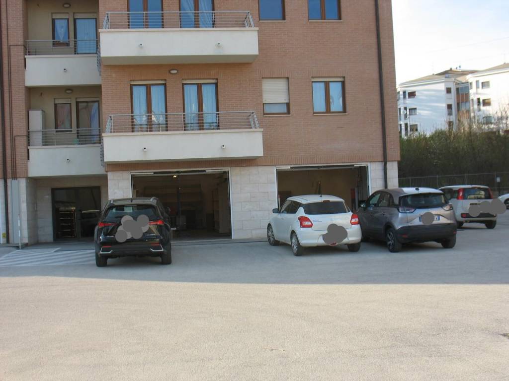 Box / garage a L'aquila in Via Francesco Paolo Tosti, 17 - Foto 2
