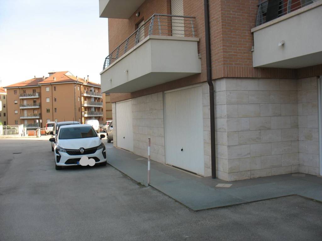 Box / garage a L'aquila in Via Francesco Paolo Tosti, 17 - Foto 3