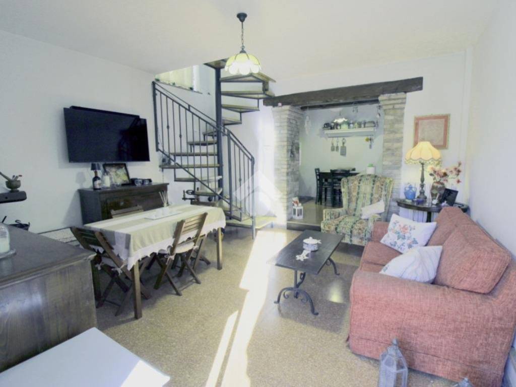 Casa indipendente a Poggio mirteto in VIA VALLE DEL LAGO II TRATTO, 7 - Foto 4