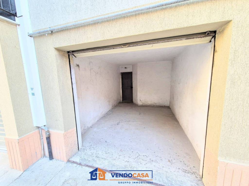 Box / garage a Finale ligure in Via Camillo Sbarbaro - Foto 3