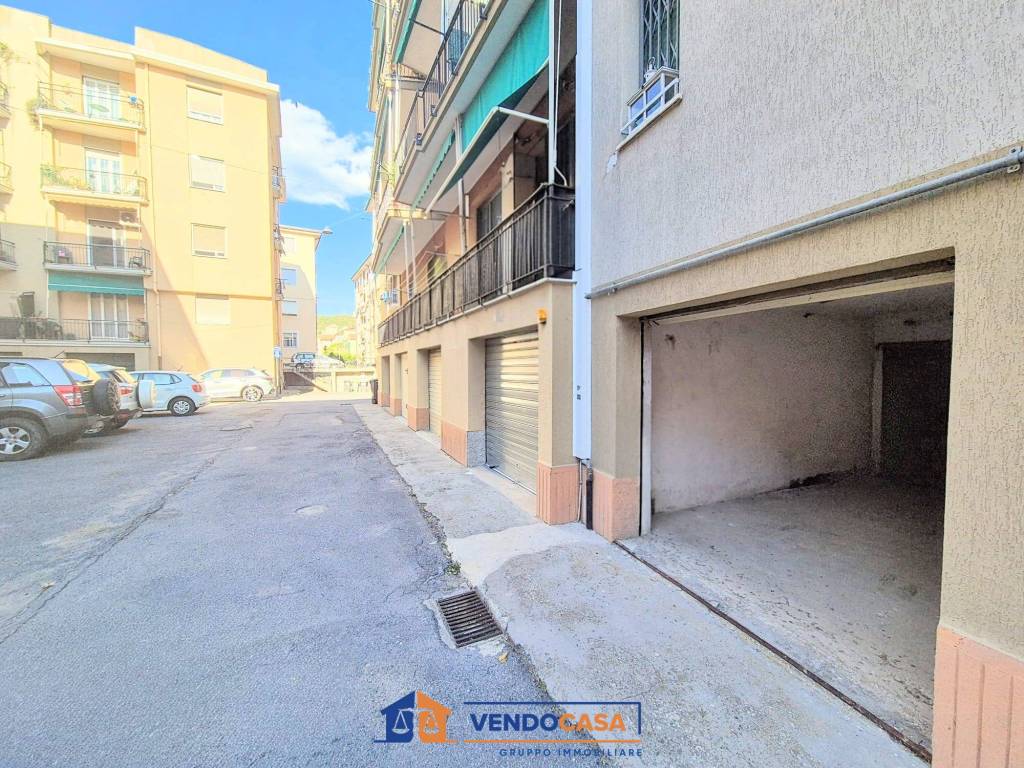 Box / garage a Finale ligure in Via Camillo Sbarbaro - Foto 4