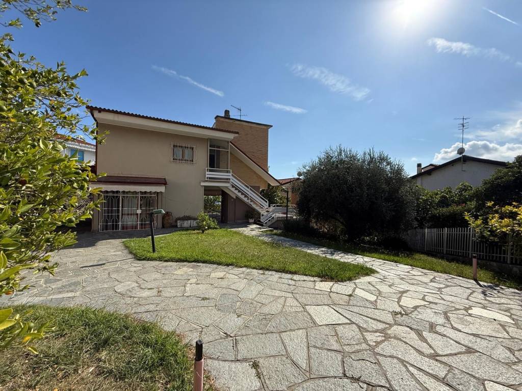 Villa a Loano in Via degli Alpini, 62 - Foto 3