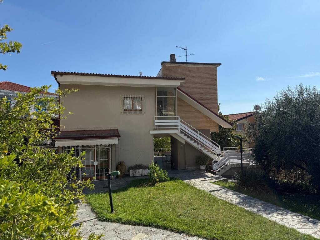 Villa a Loano in Via degli Alpini, 62 - Foto 4