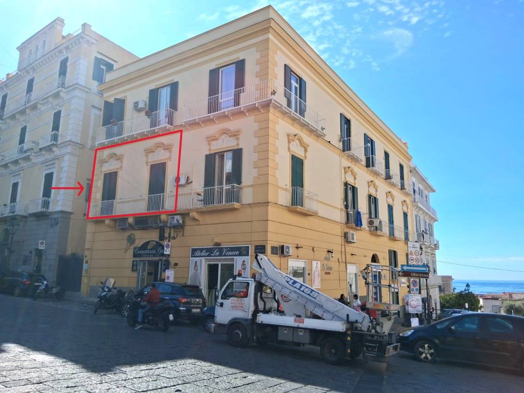 Appartamento a Torre del greco in Piazza Santa Croce - Foto 2