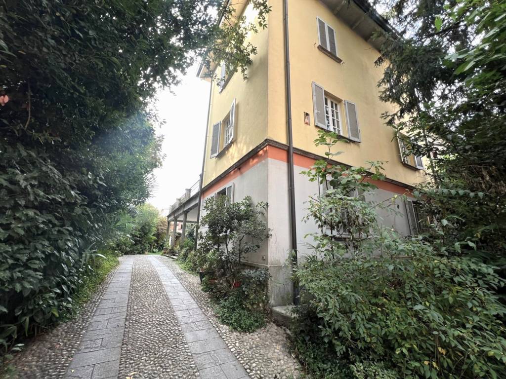 Appartamento a Cantù in Via Ettore Brambilla, 26 - Foto 3