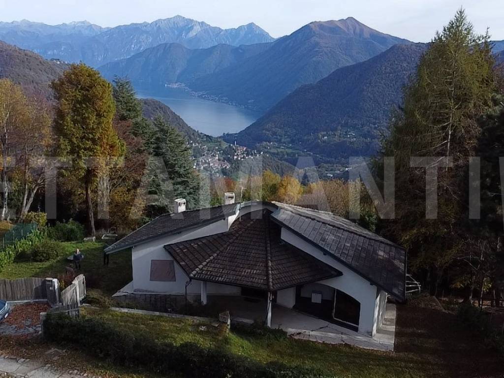 Villa a Centro valle intelvi in Via Fratelli Terragni - Foto 2