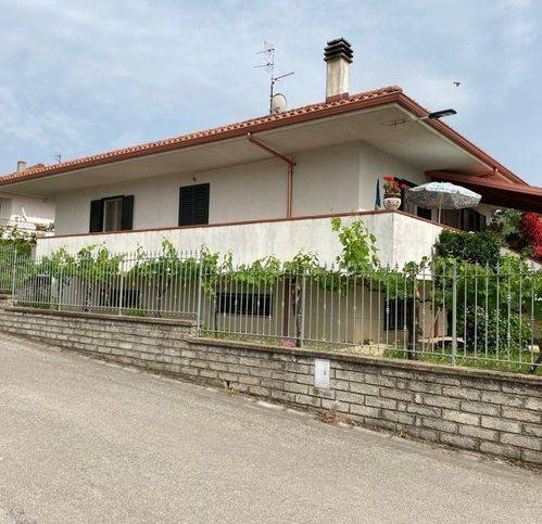 Villa a Sessa aurunca in Via Sessa Fasani 32 - Foto 3