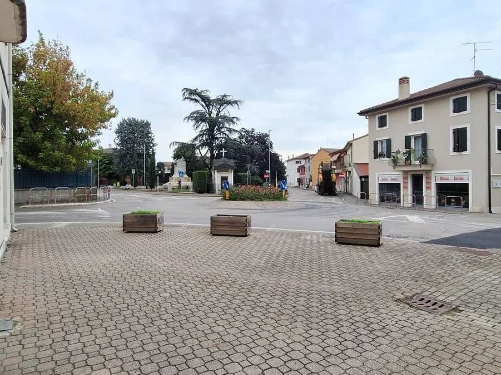 Immobile a San giovanni lupatoto in Piazza Alcide De Gasperi - Foto 2