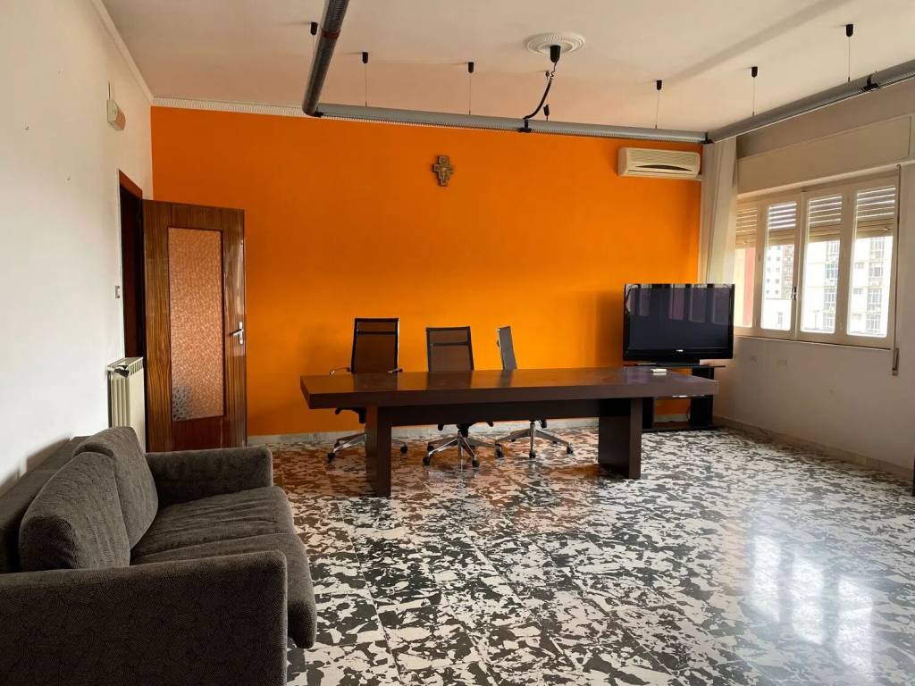 Appartamento a Caltanissetta in Viale Della Regione, 54 - Foto 2