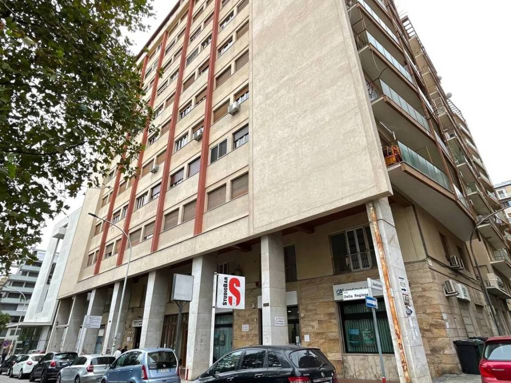 Appartamento a Caltanissetta in Viale Della Regione, 54 - Foto 3
