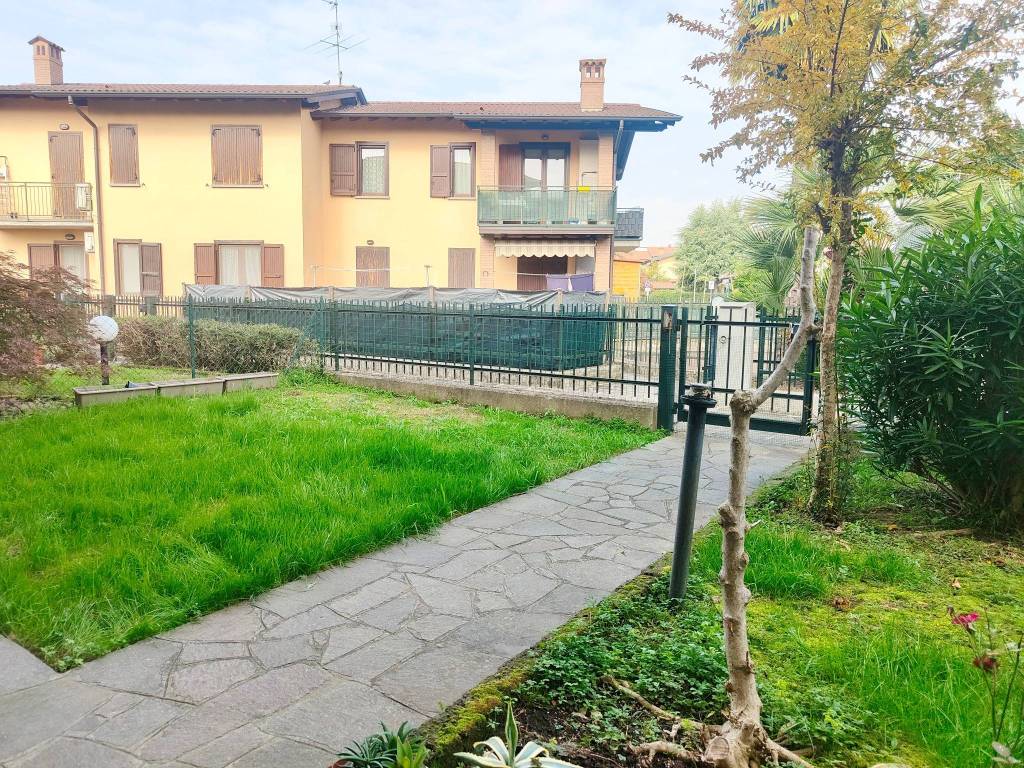 Villetta a schiera a Calcinate in Via Paolo VI, 14 - Foto 2