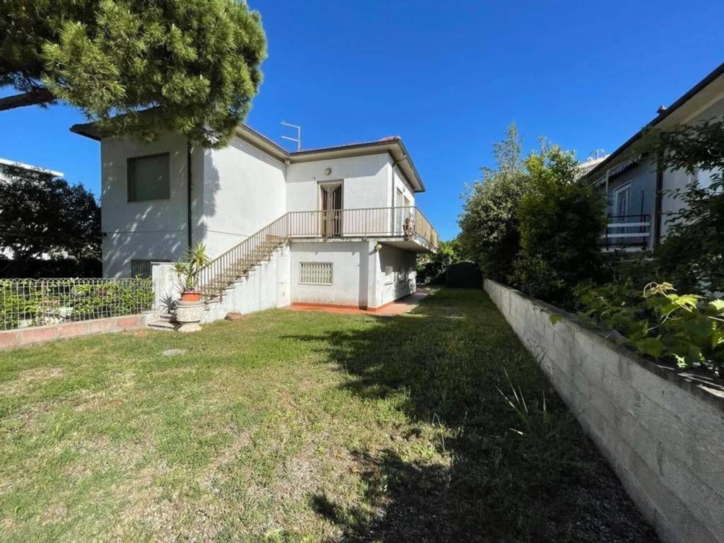 Appartamento a Cecina in Via Arezzo No Number - Foto 2