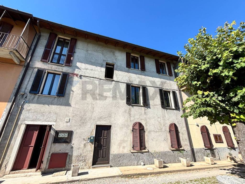 Casa indipendente a Viggiù in via Saltrio, 29 - Foto 2