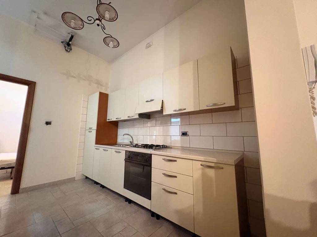 Appartamento a Brindisi in Via Alessandro Manzoni - Foto 5