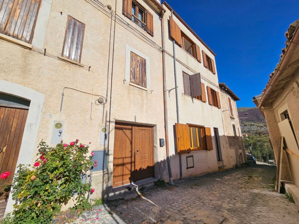 Appartamento a Castel del monte in Via Porta Santa Maria, snc - Foto 2