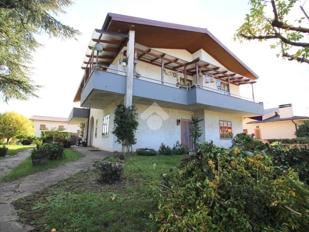 Appartamento a Premariacco in VIA IPPOLITO NIEVO, 1 - Foto 2